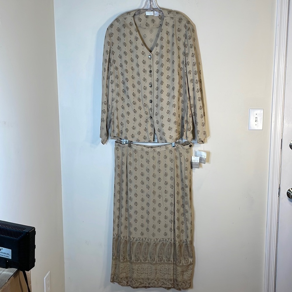 Elizabeth Collection Touch of Frost Long Sleeve Shirt & Maxi Skirt Set. 22. NWT.